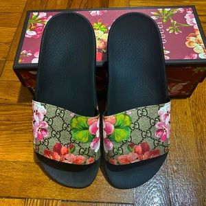 Gucci blooms supreme slide sandals